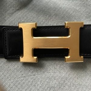 H buckle belt. Purchased online and never worn. No tags and stain. See photos